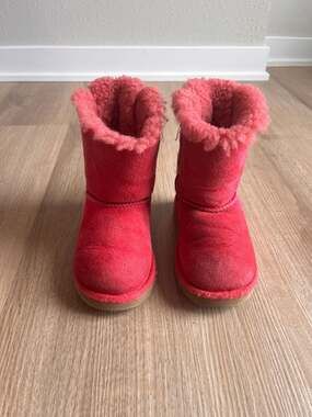 UGG Toddler Girl, Pink Bailey Bow II Suede Sheepskin Boots Size 9C